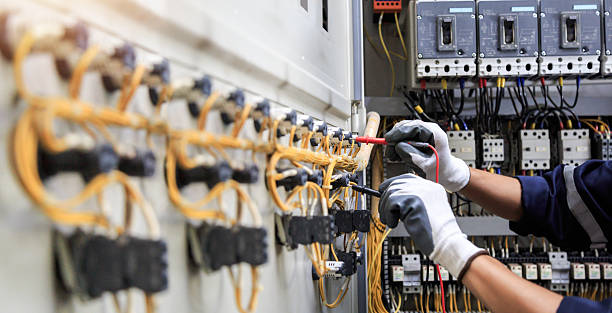 Professional Electrician technician working in Schiller Park, IL